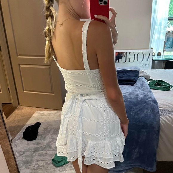 White Lace & Ruffle dress from local boutique
Size medium (fits like a S/M) - Picture 2 of 4